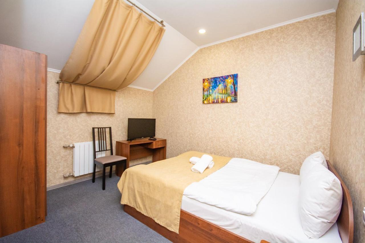 Hotel Три Сімки Wyschhorod Exterior foto