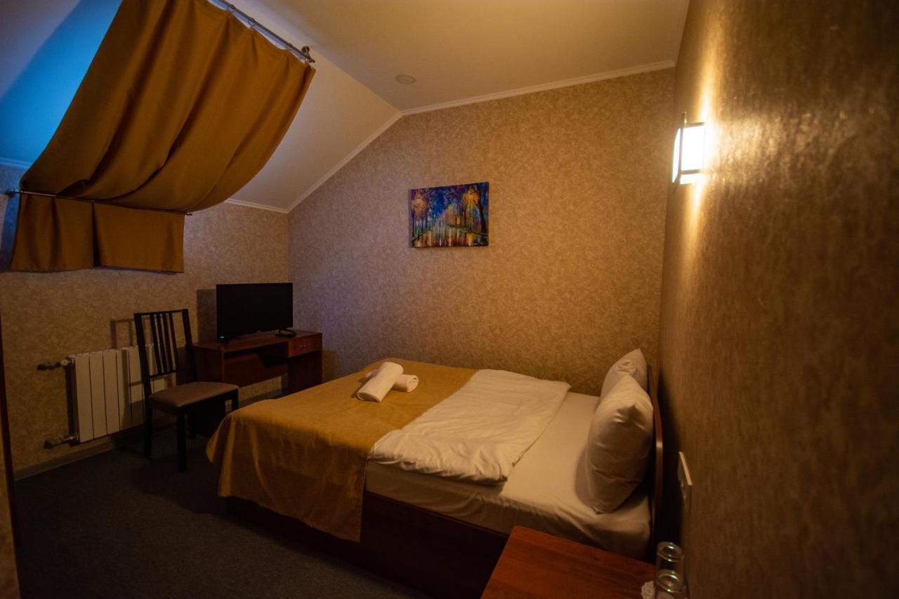 Hotel Три Сімки Wyschhorod Exterior foto