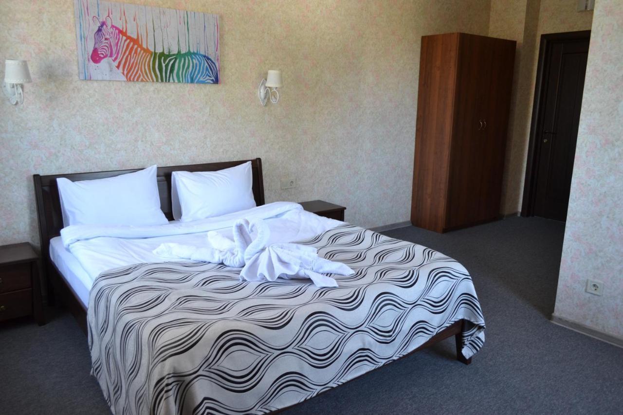 Hotel Три Сімки Wyschhorod Exterior foto
