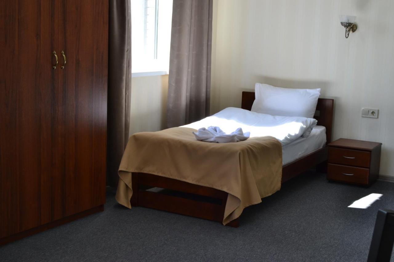 Hotel Три Сімки Wyschhorod Exterior foto