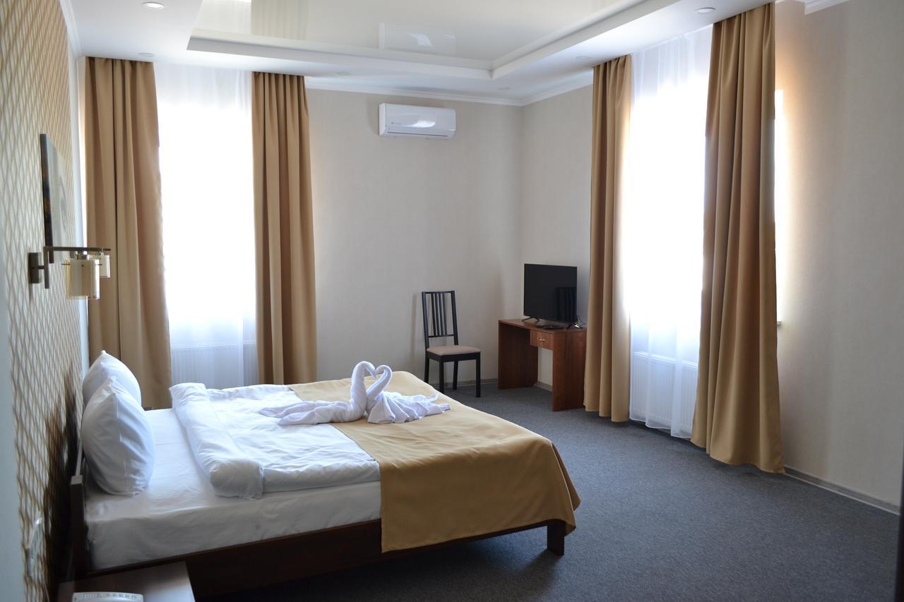 Hotel Три Сімки Wyschhorod Exterior foto