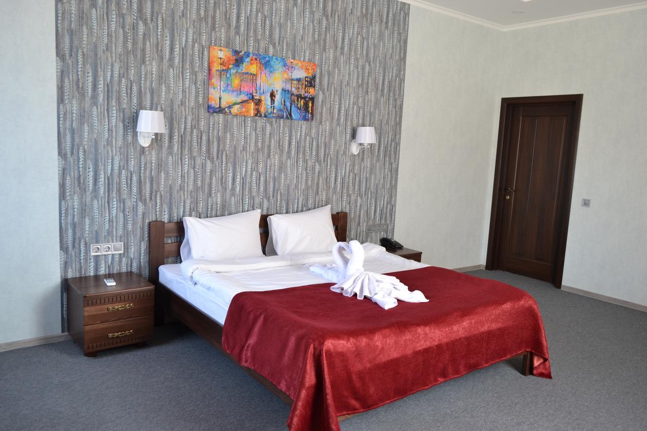 Hotel Три Сімки Wyschhorod Exterior foto